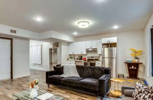 Marion Condo | New Luxury 1Bdr Apt. Free Parking & Private Backyard