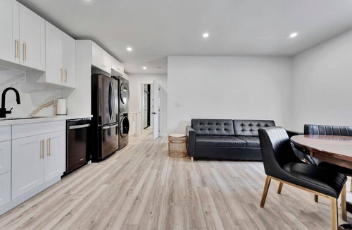 Port Dover Apartment | NEW! Luxury 1BR - 5 minutes to Port Dover Beach