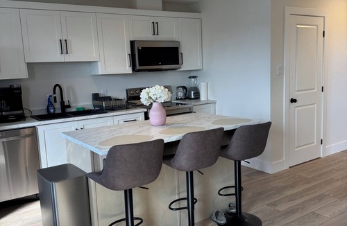 Paradise Apartment | New Luxury 3-Bedroom GetawaylnFree Parking| Trail