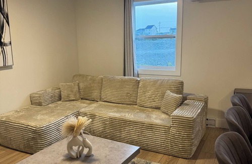 Paradise Apartment | New Luxury 3-Bedroom GetawaylnFree Parking| Trail