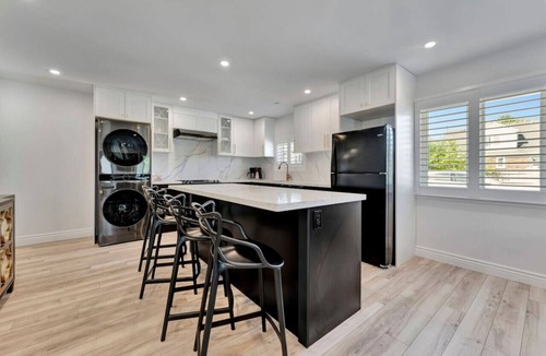 Port Dover House | NEW! Luxury 3BR - 5 minutes to Port Dover Beach
