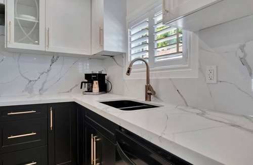 Port Dover House | NEW! Luxury 3BR - 5 minutes to Port Dover Beach