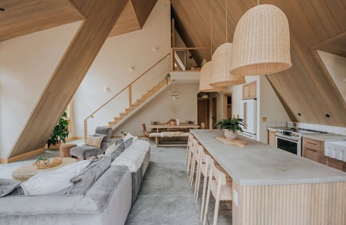 Bethel House | *NEW* Luxury A-Frame by Sunday River w/hot tub