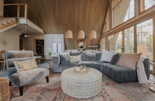 Bethel House | *NEW* Luxury A-Frame by Sunday River w/hot tub