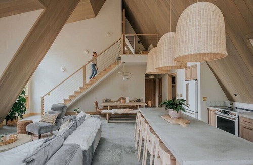 Bethel House | *NEW* Luxury A-Frame by Sunday River w/hot tub