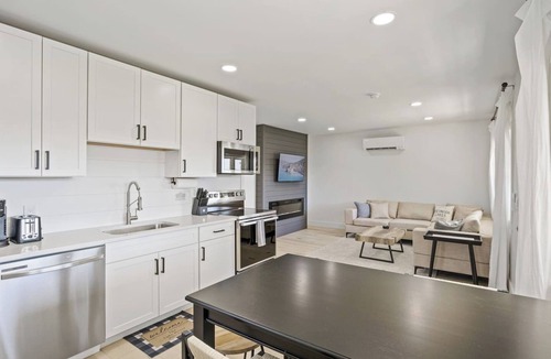 Sodus Point Apartment | NEW Luxury Apt | 3 BR | King Bed | Sodus Point