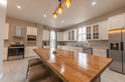 Lebanon House | NEW! LUXURY AWAITS! Four BR's - 3 with their own Private Bath PLUS Bonus room.