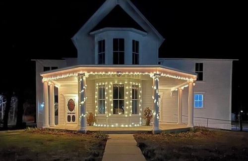 Lebanon House | NEW! LUXURY AWAITS! Four BR's - 3 with their own Private Bath PLUS Bonus room.