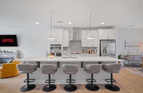Wake Forest Apartment | NEW Luxury Condo Rooftop Terrace EV Charger