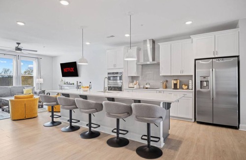 Wake Forest Apartment | NEW Luxury Condo Rooftop Terrace EV Charger