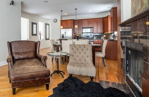 Ukrainian Village Condo | NEW LUXURY CONDO WITH PATIO DECK