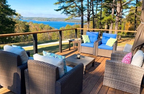 Rogers Cottage | NEW! Luxury cottage with epic lake view