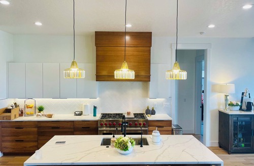 Star House | New Luxury Escape, Mountain Views, Pool & River Access!