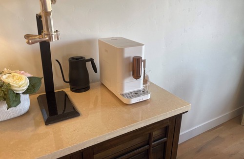 Star House | New Luxury Escape, Mountain Views, Pool & River Access!