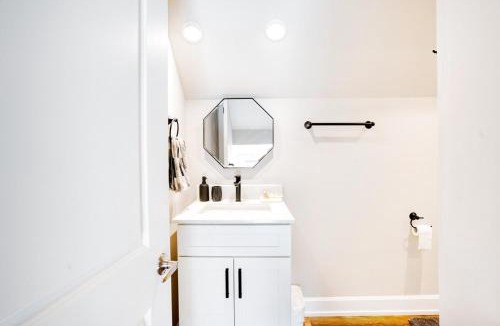 Morpeth Villa | New Luxury Farmhouse Getaway!
