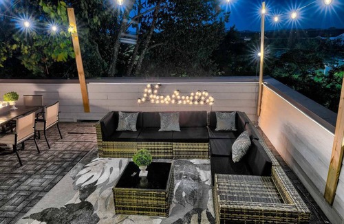 Hillsboro West End House | New Luxury Home! 12 BEDS! Game Room! Rooftop!