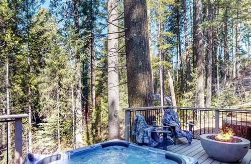 Alta House | New luxury home in the Sierra Mountains, hot tub