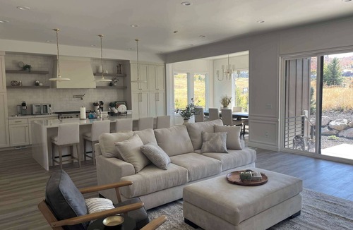 Ogden House | NEW Luxury Home super comfy By Snowbasin & Pow Mow - Inquire for minimum night requirements