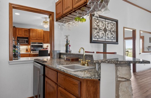 Horseshoe Bay House | New! Luxury home with Views & Hot Tub, Game Room!
