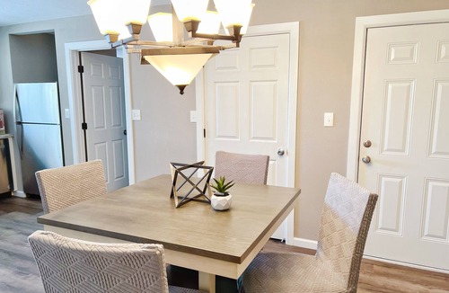 Orange House | New Luxury I King Bed I 4br & 2ba Whole House in Central Orange