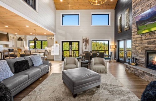 Chalet Village North Cabin | NEW Luxury Lodge/2 Heated pools/Mountain Views/Fire pit/Hot tub