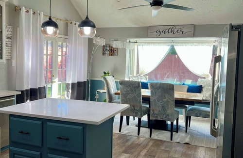 Barker House | NEW Luxury Renovation - 4BR/3BA - Kings - Smart TVs - Katy ISD - Holiday Ready