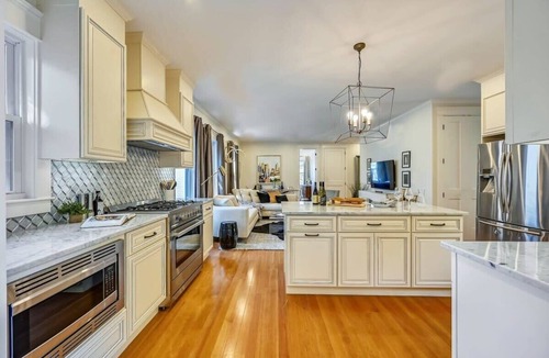 Forest Hills - Woodbourne Condo | New Luxury Renovation | Near T