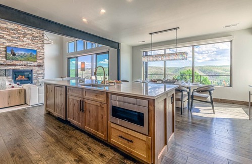 Ruidoso House | New Luxury Retreat - 4 King Suites+Hot Tub+Views