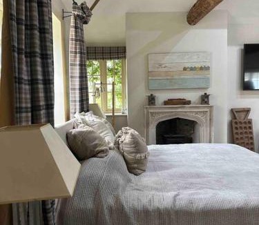 South Cadbury Apartment | New luxury self-contained studio