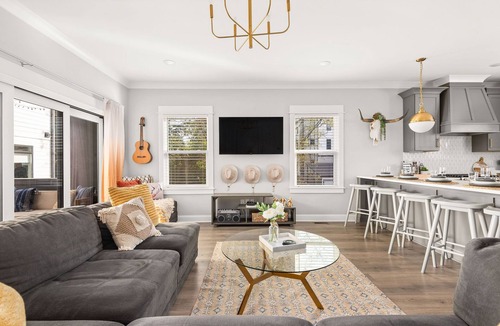 East Nashville House | New Luxury Southern Charm - 4BR - Walk Everywhere