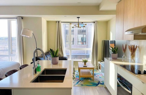 Richmond Hill House | New Luxury Townhome in Richmond Hill - Clean, Comfortable, Parking, Cozy, Quiet