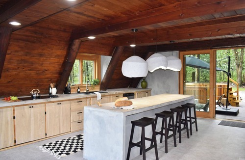 Jim Thorpe Cabin | *NEW* Luxury Designer A-Frame W/Cedar Hot tub