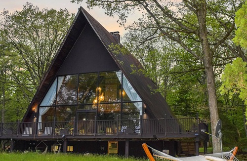 Jim Thorpe Cabin | *NEW* Luxury Designer A-Frame W/Cedar Hot tub