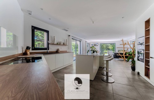 Castelnau-le-Lez Villa | New Luxury Villa with Pool for Rent by the Week in Castelnau-le-Lez