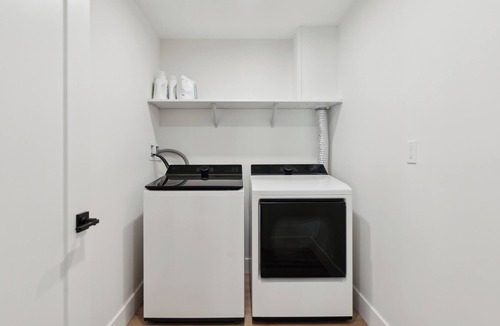 Cape Neddick Cabin | NEW Luxury York Cabin - Sauna, Game Room, Gym - Close to Ogunquit