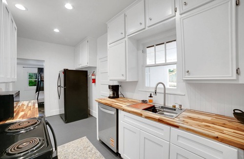 Nacogdoches House | NEW! Magnolia House Walk to Festival Park