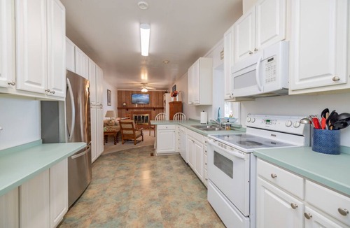 Ebony House | New! Main Lake View, Pet-Friendly, Firepit, Dock