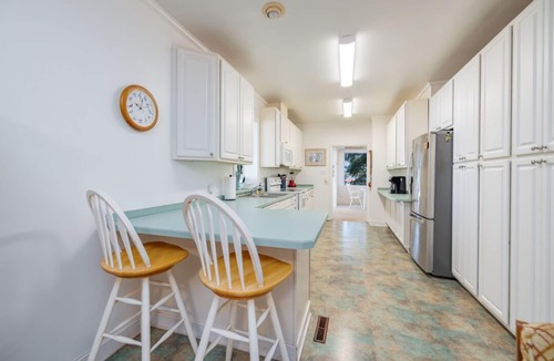 Ebony House | New! Main Lake View, Pet-Friendly, Firepit, Dock