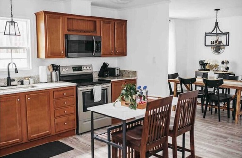Wake Forest House | New! Master Suite/15 min to Downtown & Falls Lake!