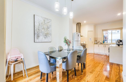 Glen Waverley House | New Melbourne Staycation 3BRM