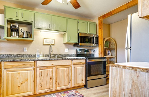 Truth or Consequences Cottage | New Mexico Cottage: Private yard & Tub On-Site