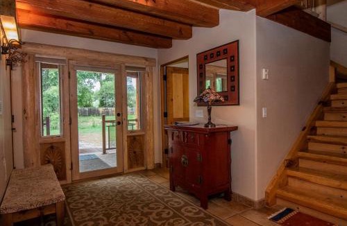 Pecos House | New Mexico Glamping Paradise: Riverfront Rental for the Ultimate Retreat