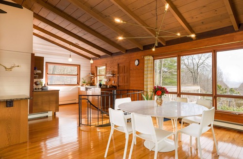 Ellenville Cabin | NEW Mid Century Expansive Hillside 4-bed nature retreat on 100+ acres