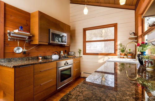 Ellenville Cabin | NEW Mid Century Expansive Hillside 4-bed nature retreat on 100+ acres