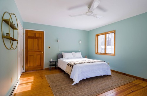 Ellenville Cabin | NEW Mid Century Expansive Hillside 4-bed nature retreat on 100+ acres