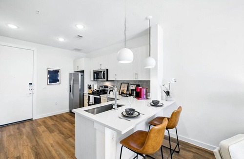 Brentwood Apartment | New Modern 1BD/1BA~Pet Love Loft