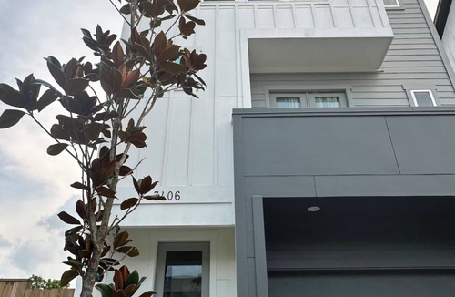 OST - South Union House | New Modern 1BR Suite & Location!