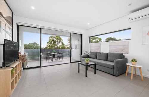 Homebush Apartment | New Modern 2BR 2baths Apt in Homebush Sleeps 6