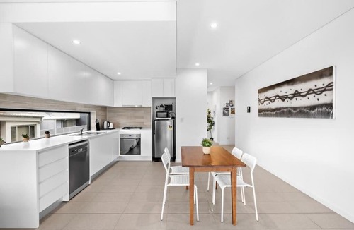 Homebush Apartment | New Modern 2BR 2baths Apt in Homebush Sleeps 6