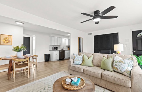 Royal Oak Apartment | New! Modern 2BR by Downtown Royal Oak | King Beds